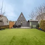 Cosy Coastal With Private Garden