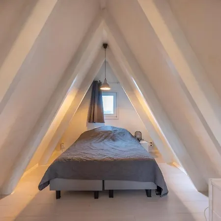 Cosy Coastal With Private Garden Apartment