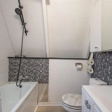 Apartment Cosy Coastal With Private Garden